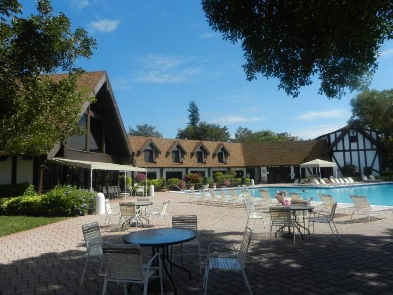 3760 Inverrary Drive, Unit 2H, Lauderhill, FL 33319 Photo