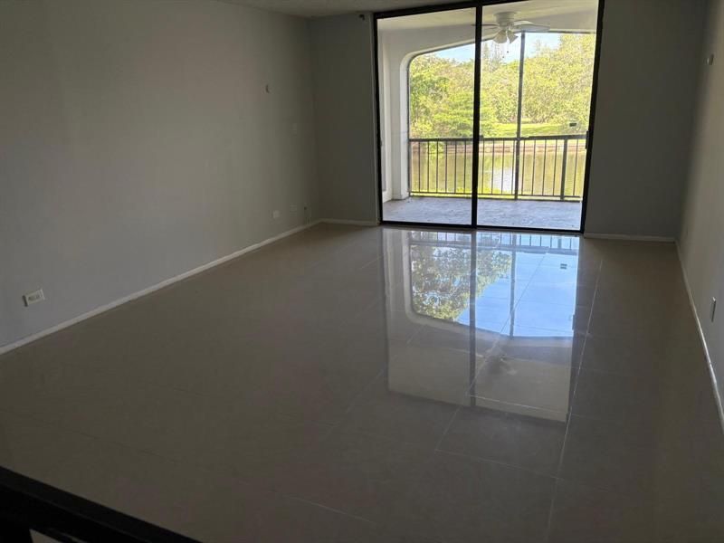 3760 Inverrary Drive, Unit 2H, Lauderhill, FL 33319 Photo