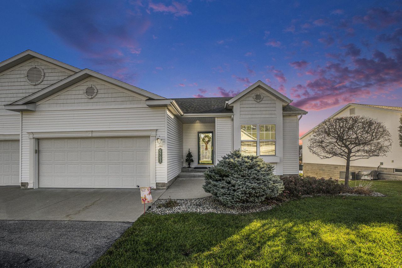 5702 N Turning Leaf Way, Fruitport, MI 49415 Main Photo