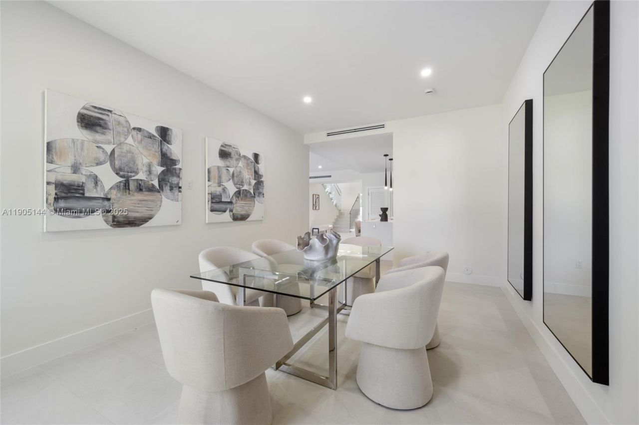 2127 SW 11th Ter, Miami, FL 33135 Photo