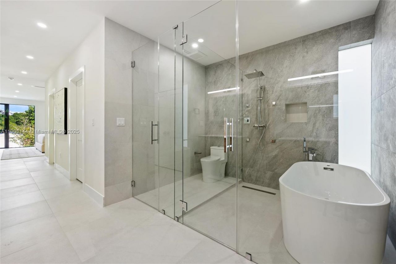 2127 SW 11th Ter, Miami, FL 33135 Photo