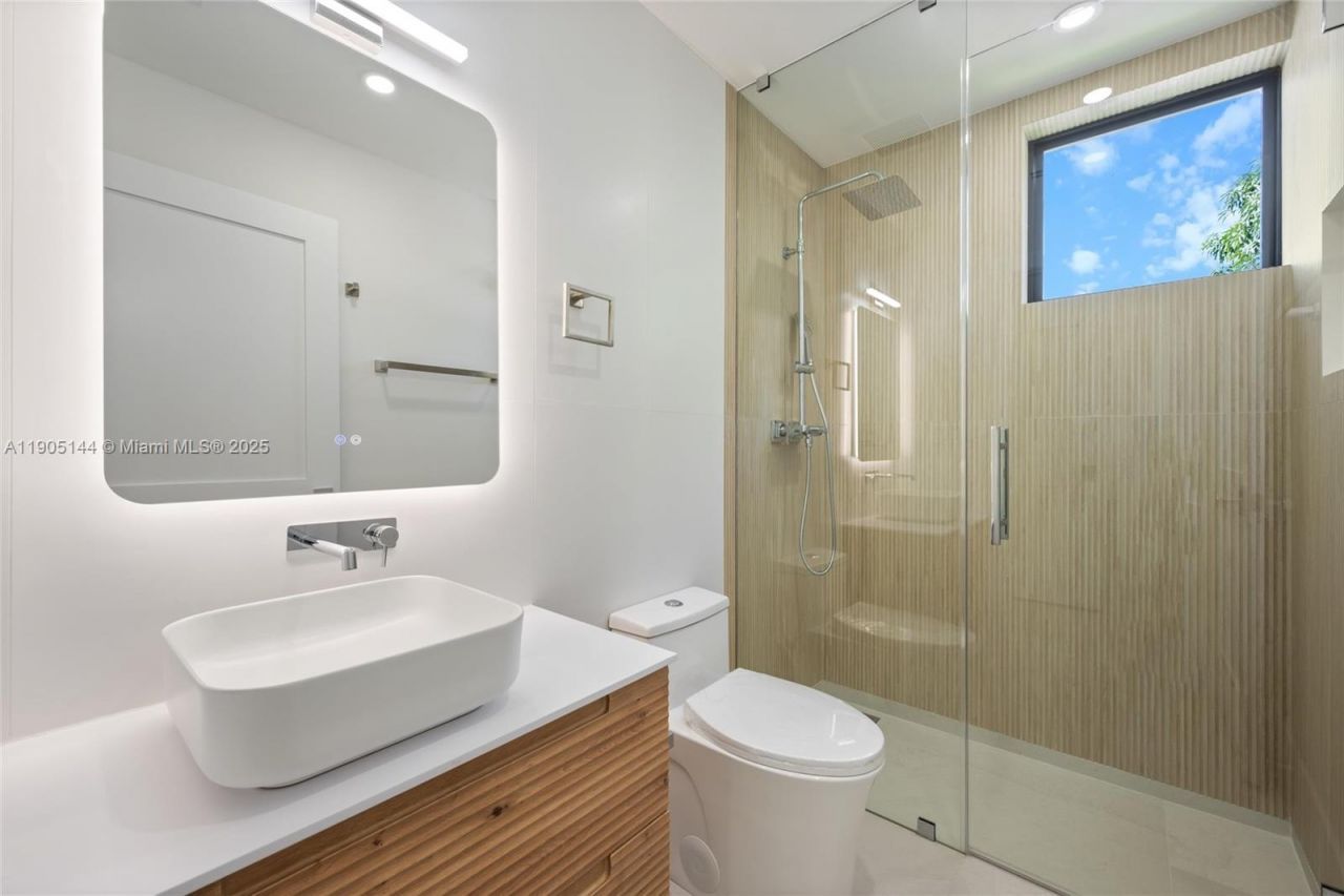 2127 SW 11th Ter, Miami, FL 33135 Photo