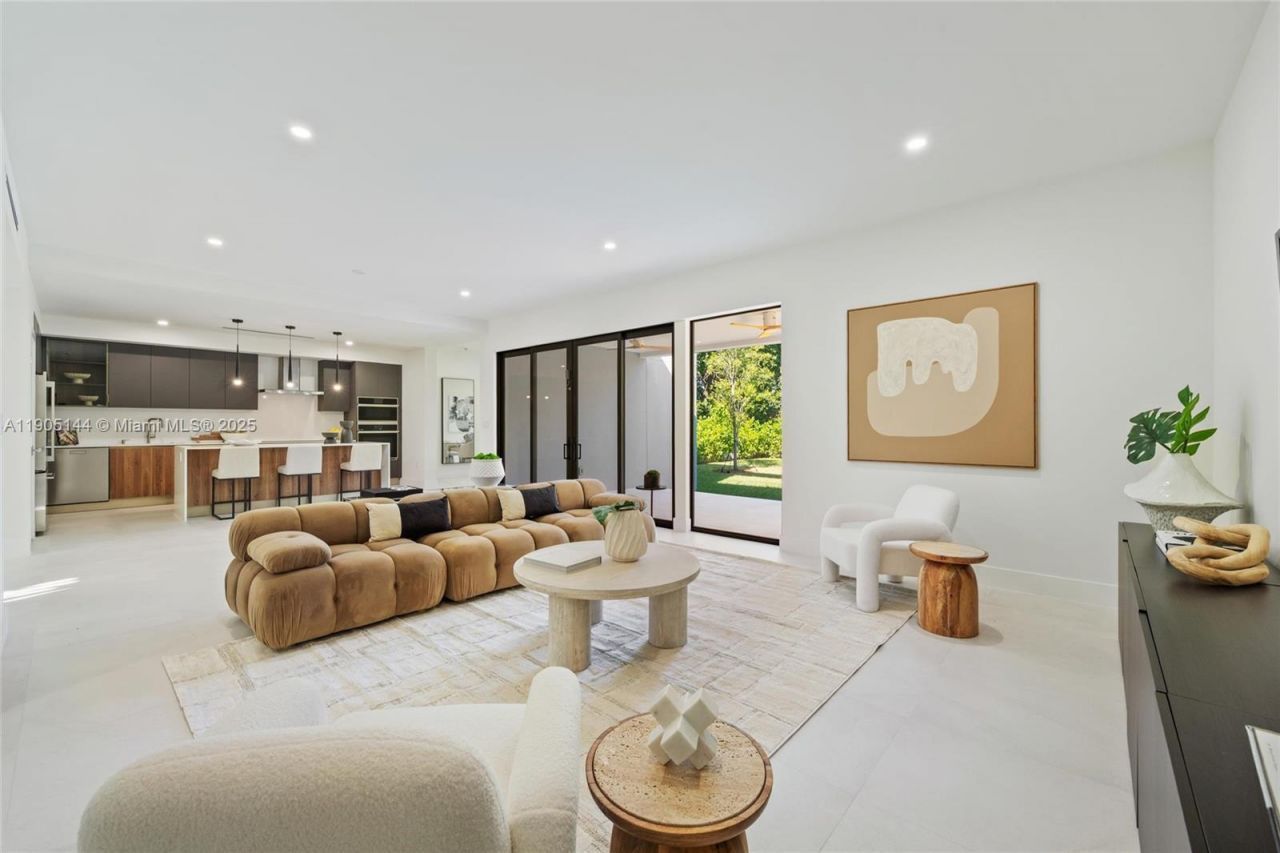 2127 SW 11th Ter, Miami, FL 33135 Photo