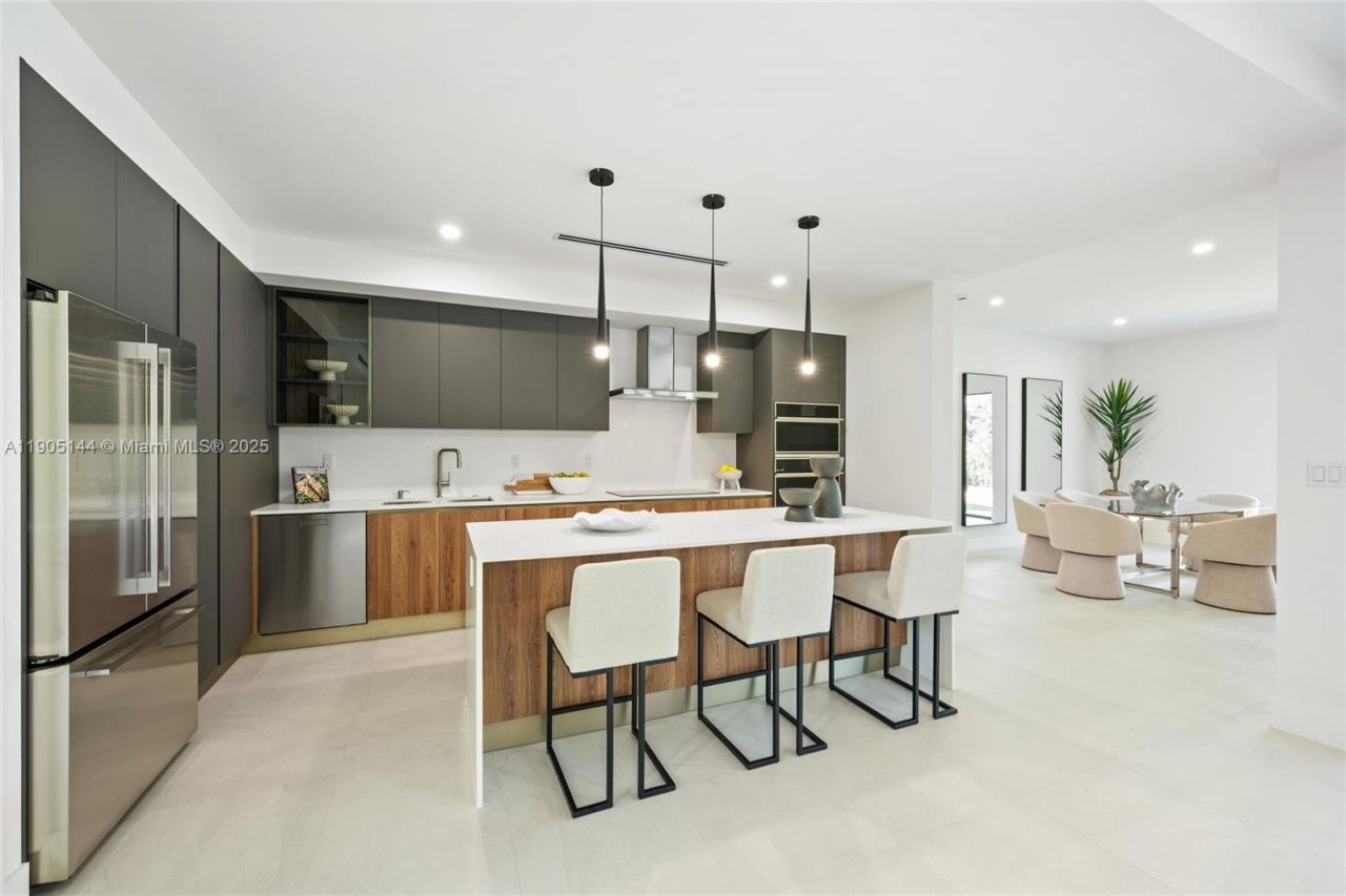 2127 SW 11th Ter, Miami, FL 33135 Photo