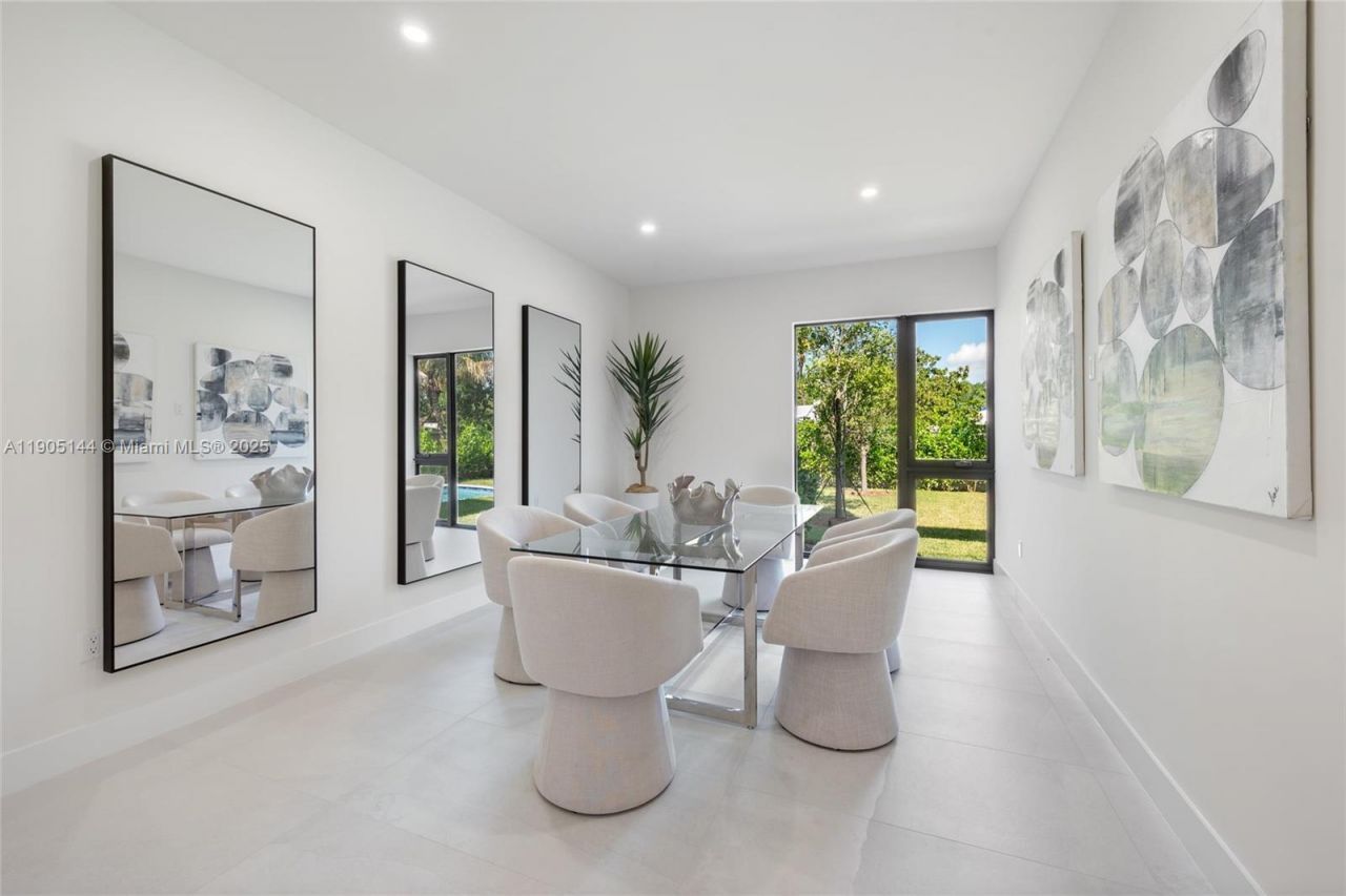 2127 SW 11th Ter, Miami, FL 33135 Photo