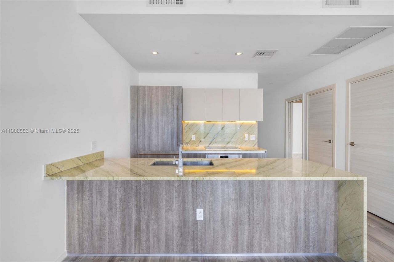 801 S Miami Ave, Unit 5204, Miami, FL 33130 Photo