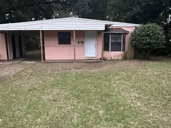 121 W Garfield Dr, Pensacola, FL 32505