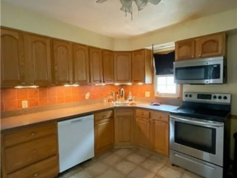 276 E 317 Street, Willowick, OH 44095 Photo 4