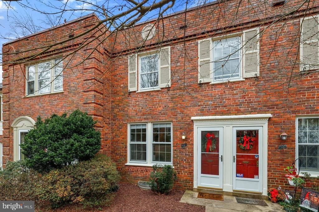 1400 S Barton Street, Unit 425, Arlington, VA 22204 Main Photo