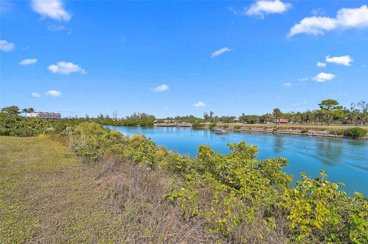 205 E Venice Avenue, Venice, FL 34285 Photo