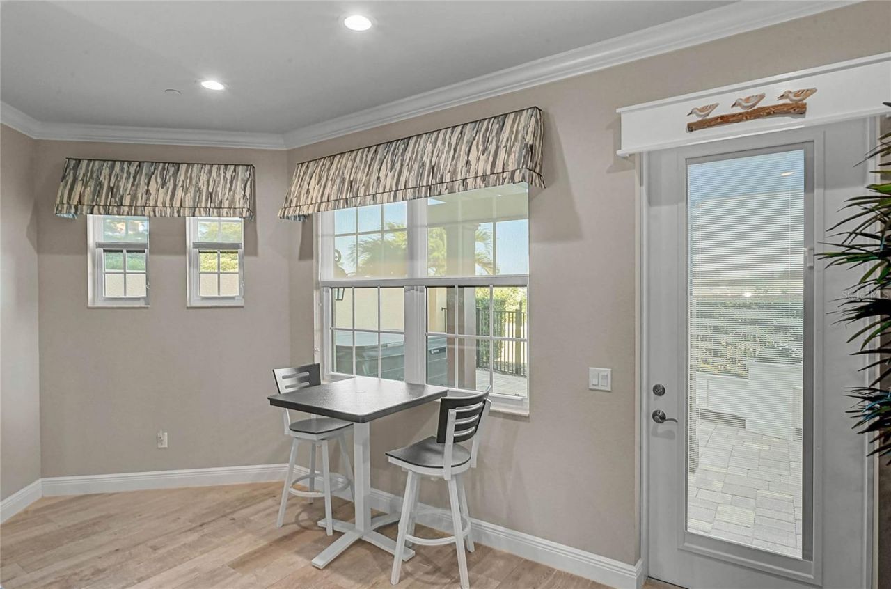 205 E Venice Avenue, Venice, FL 34285 Photo