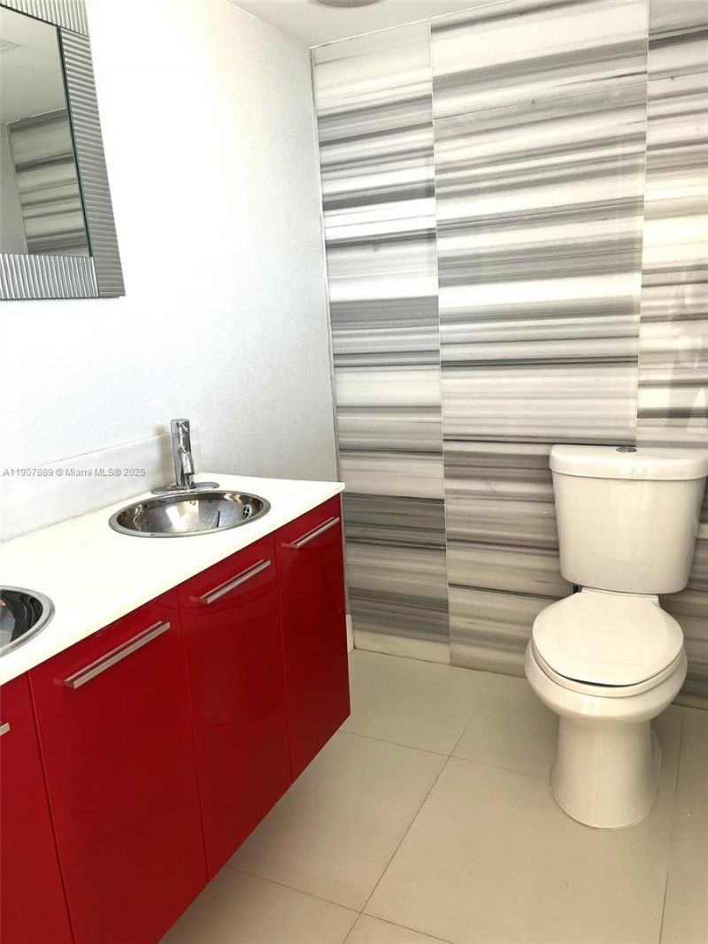 18601 NE 14th Ave, Unit 409, Miami, FL 33179 Photo