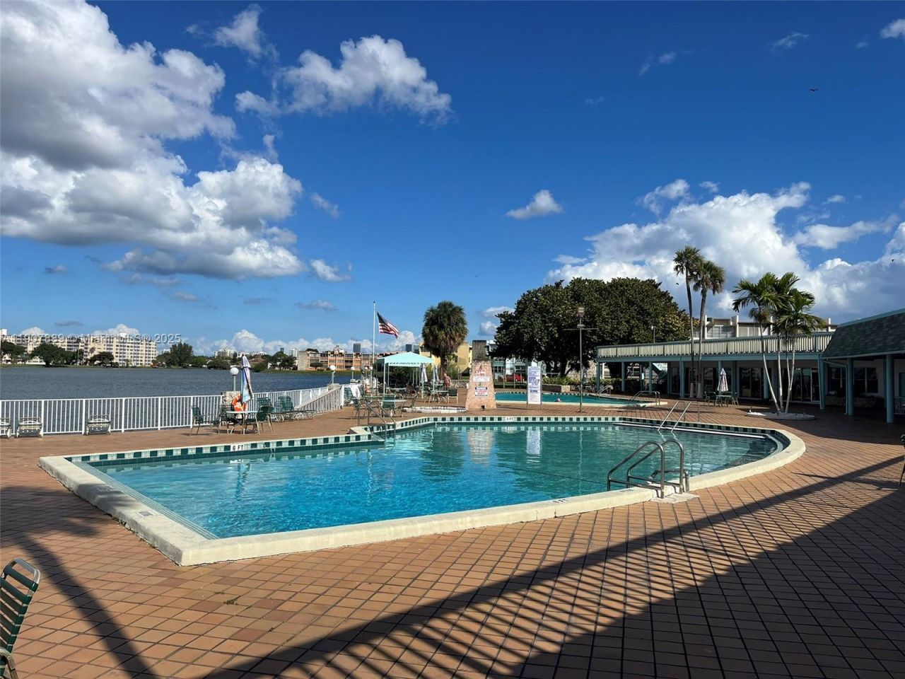 18601 NE 14th Ave, Unit 409, Miami, FL 33179 Photo