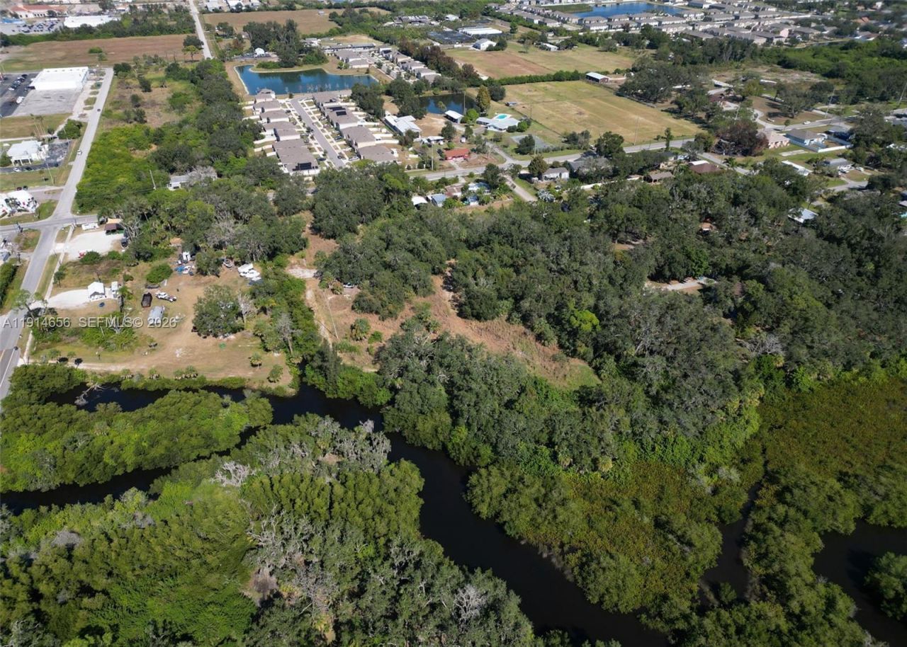 301 E Shell Point Road, Tampa, FL 33570 Photo