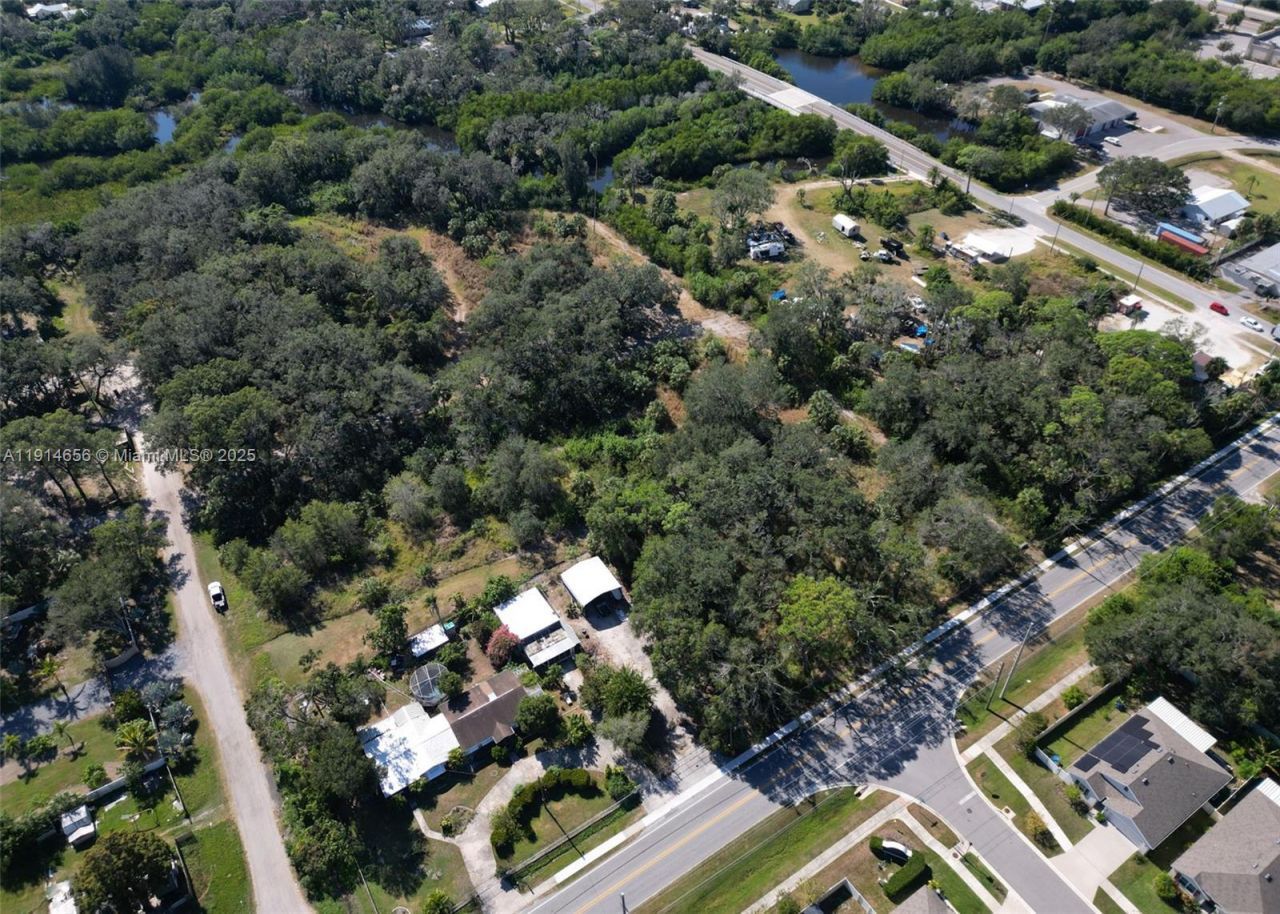 301 E Shell Point Road, Tampa, FL 33570 Photo