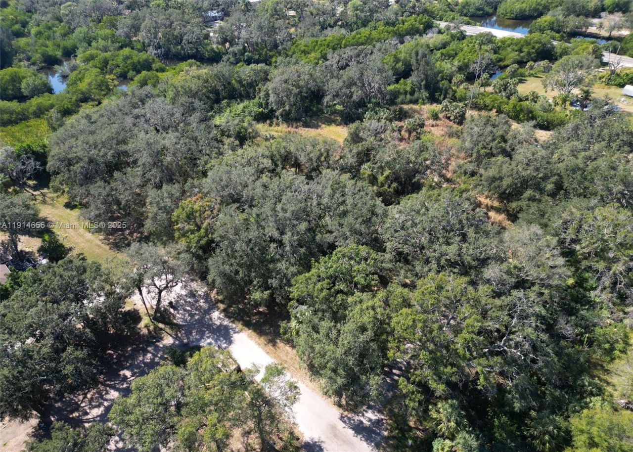 301 E Shell Point Road, Tampa, FL 33570 Photo