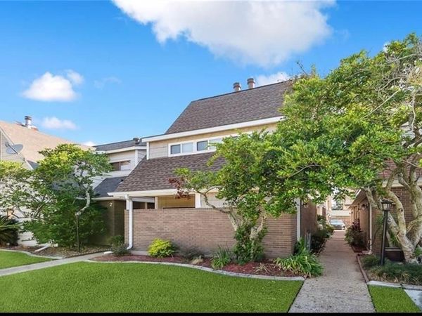 9 BRANDON HALL Drive, Unit B, Destrehan, LA 70047