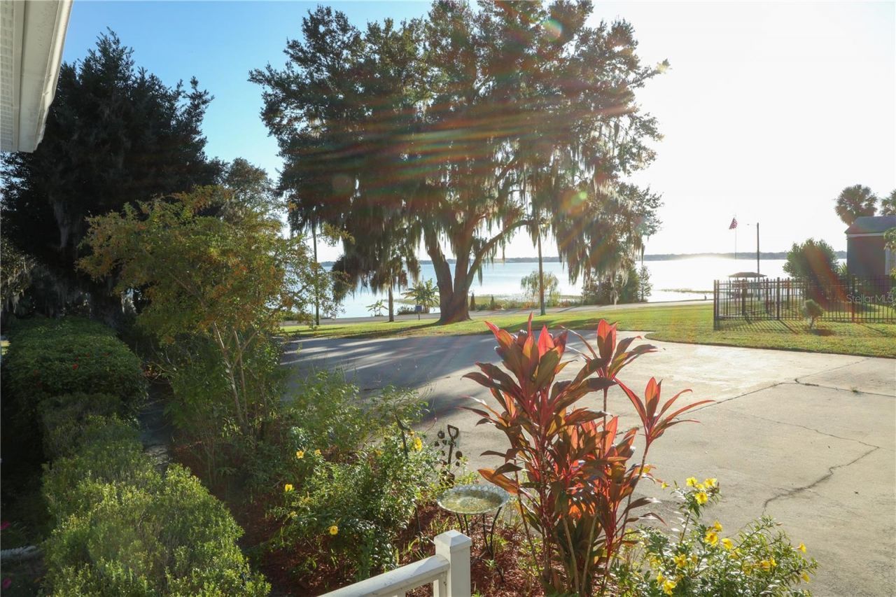 1542 Lake Ariana Boulevard, Auburndale, FL 33823 Photo