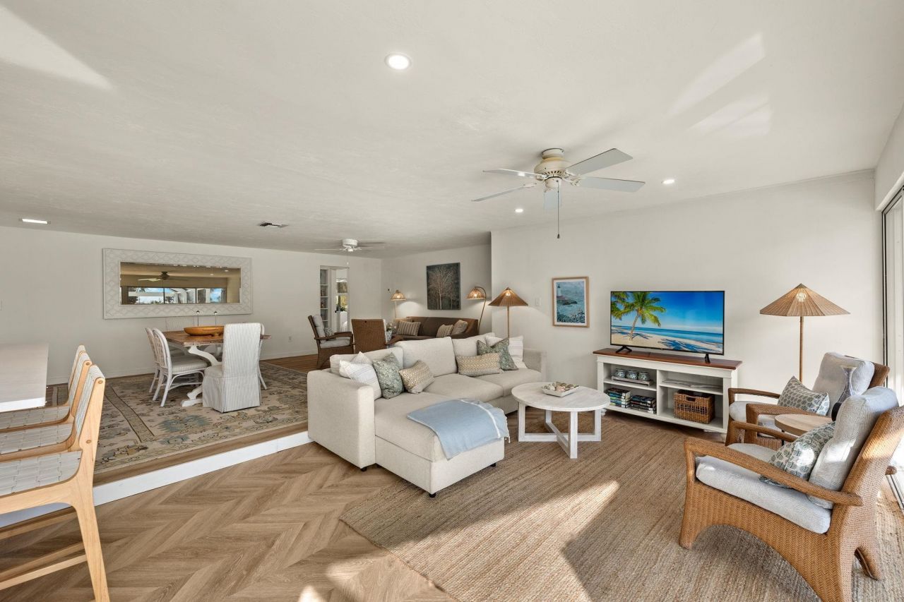 486 Lake Murex Cir, Sanibel, FL 33957 Photo