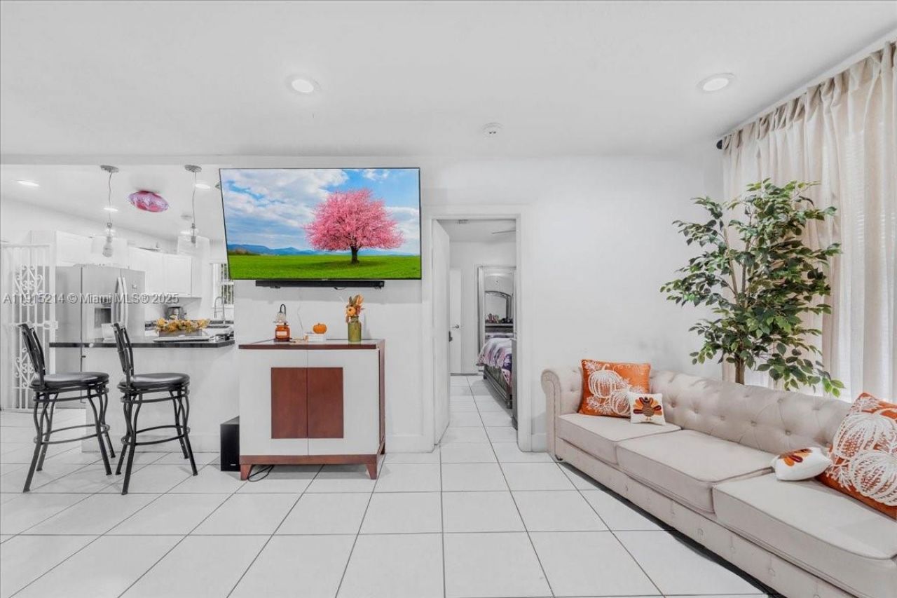 640 NE 168th St, North Miami Beach, FL 33162 Photo