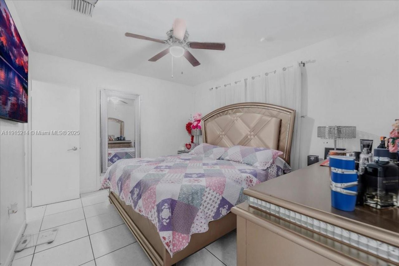 640 NE 168th St, North Miami Beach, FL 33162 Photo