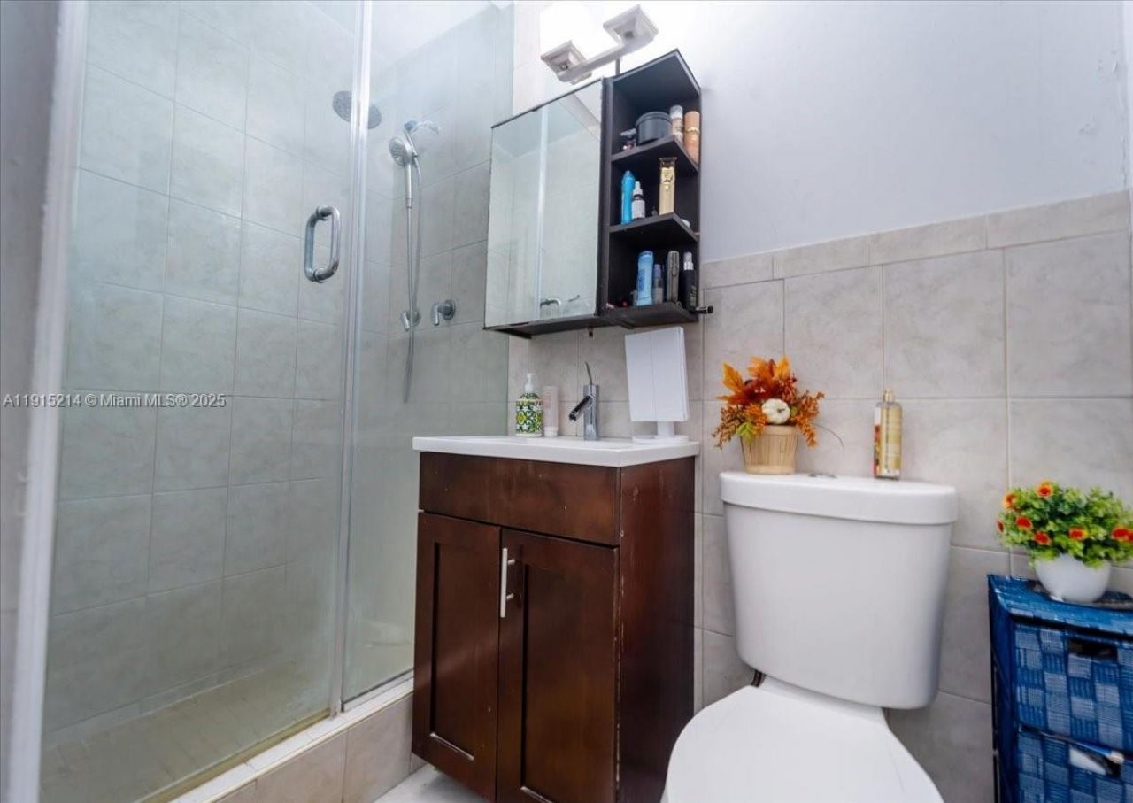 640 NE 168th St, North Miami Beach, FL 33162 Photo