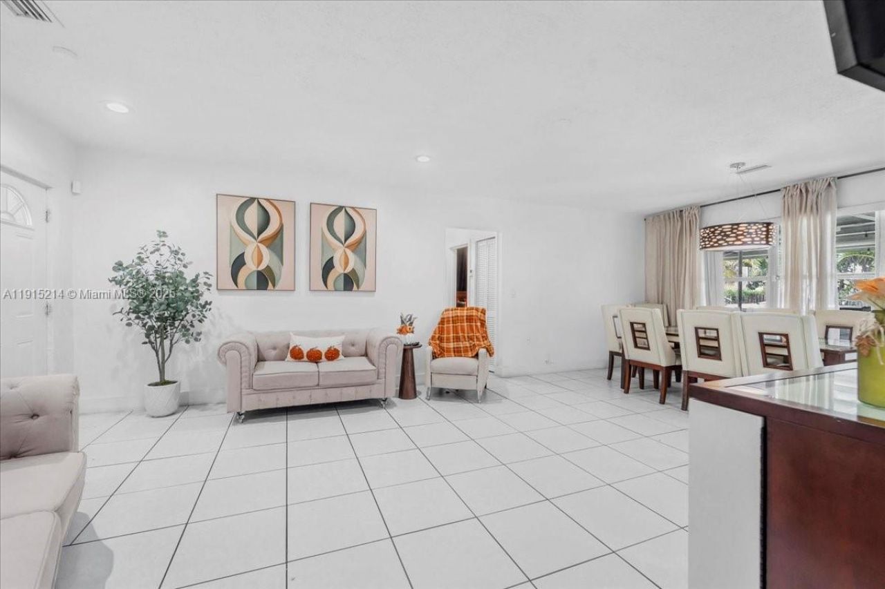 640 NE 168th St, North Miami Beach, FL 33162 Photo