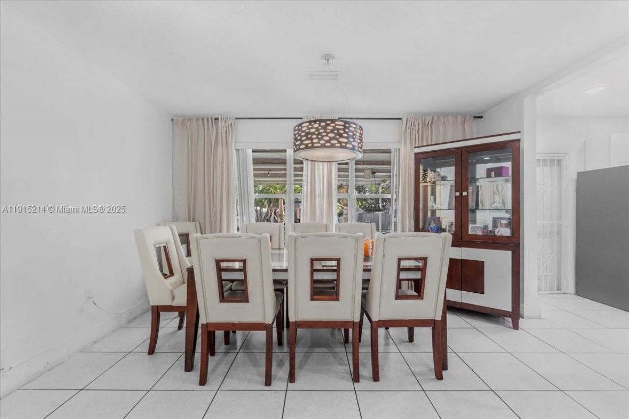 640 NE 168th St, North Miami Beach, FL 33162 Photo