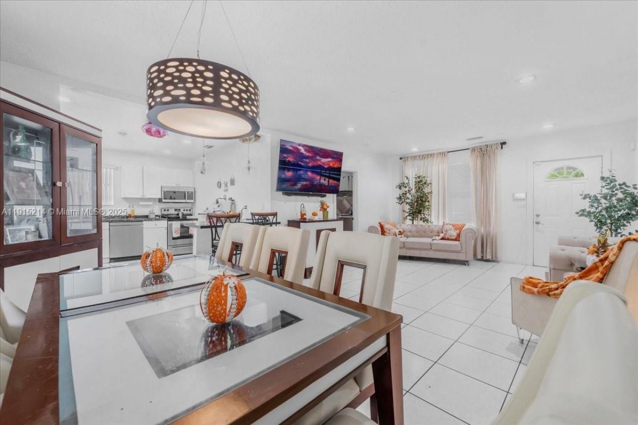 640 NE 168th St, North Miami Beach, FL 33162 Photo