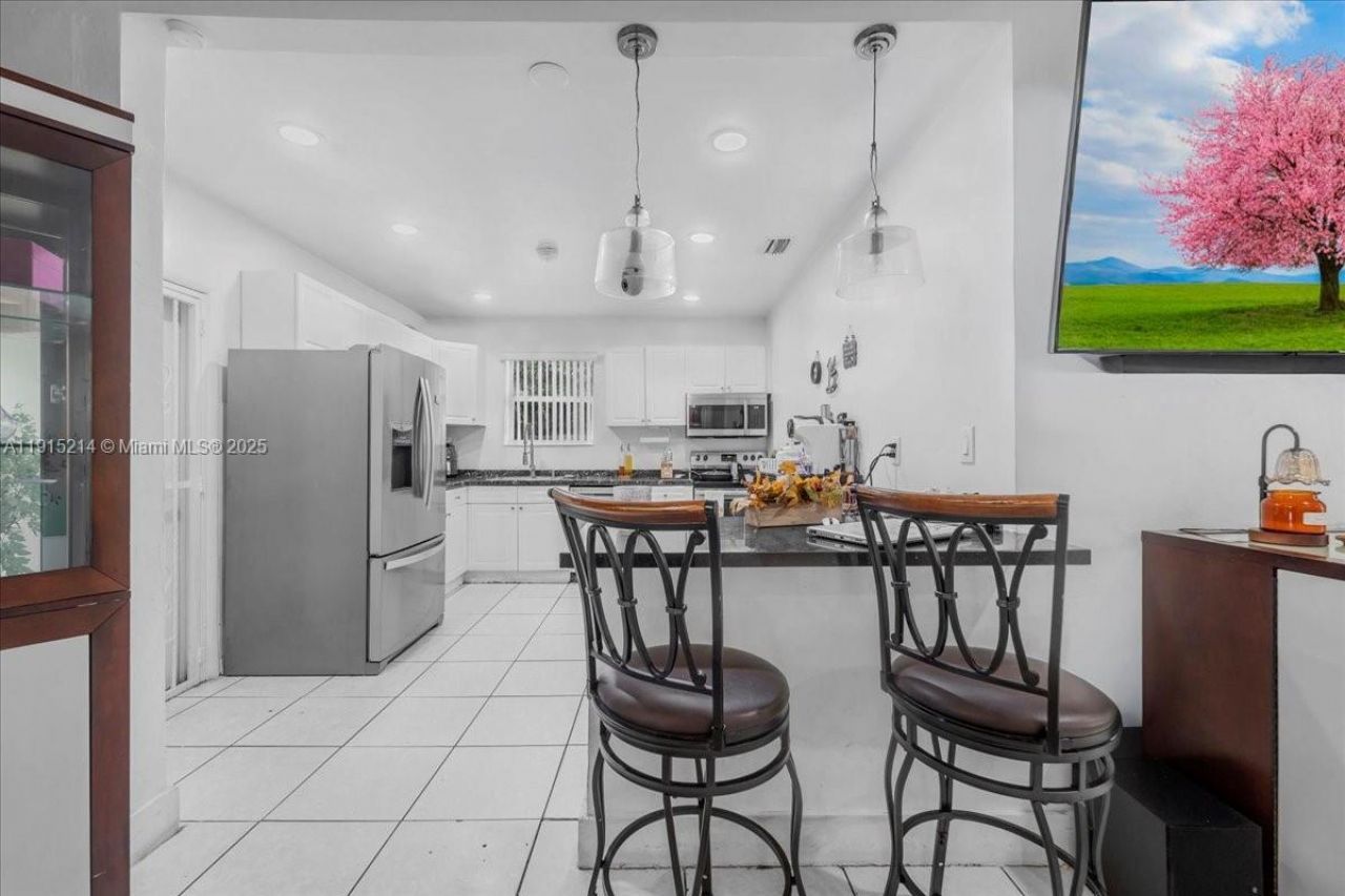 640 NE 168th St, North Miami Beach, FL 33162 Photo