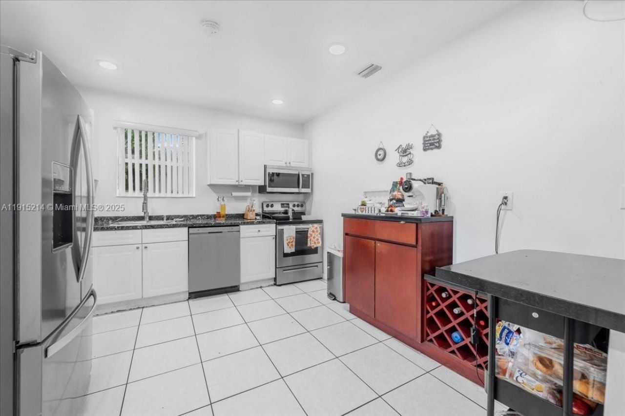 640 NE 168th St, North Miami Beach, FL 33162 Photo