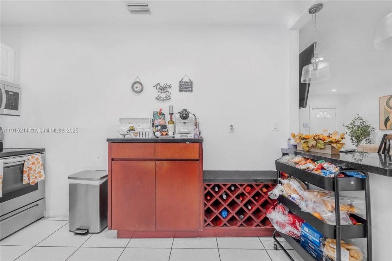 640 NE 168th St, North Miami Beach, FL 33162 Photo