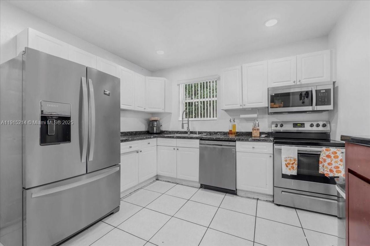 640 NE 168th St, North Miami Beach, FL 33162 Photo