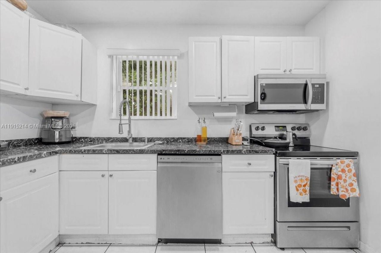 640 NE 168th St, North Miami Beach, FL 33162 Photo