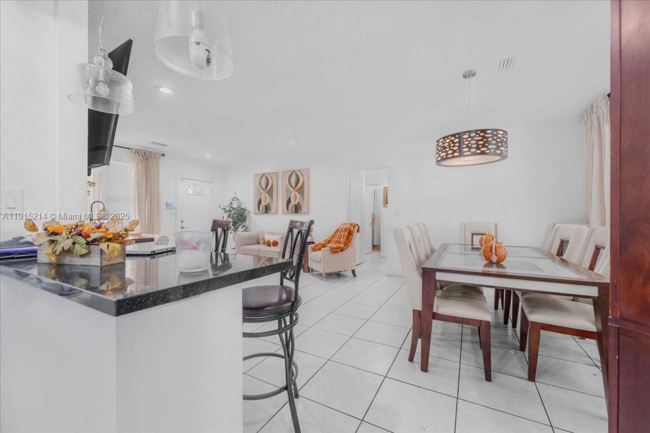 640 NE 168th St, North Miami Beach, FL 33162 Photo