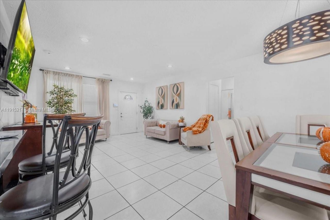 640 NE 168th St, North Miami Beach, FL 33162 Photo
