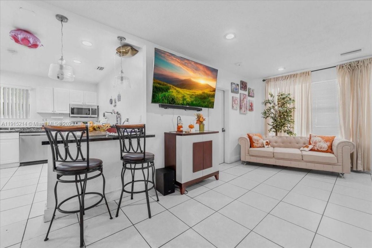 640 NE 168th St, North Miami Beach, FL 33162 Photo