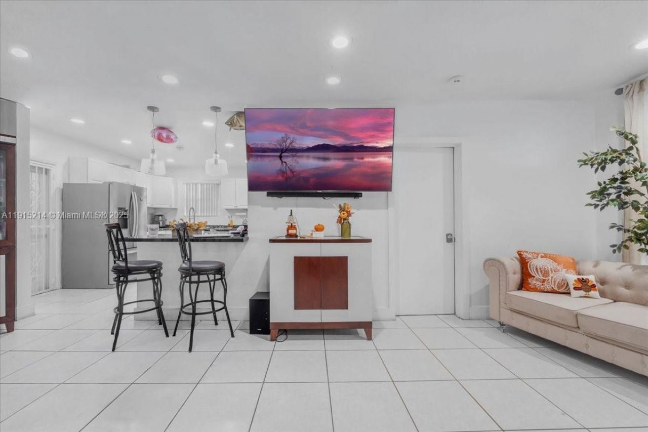 640 NE 168th St, North Miami Beach, FL 33162 Photo