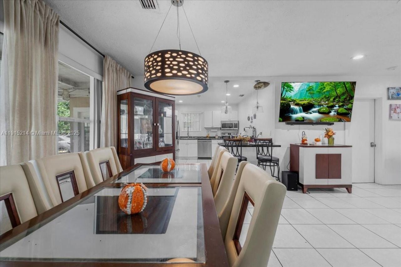640 NE 168th St, North Miami Beach, FL 33162 Photo