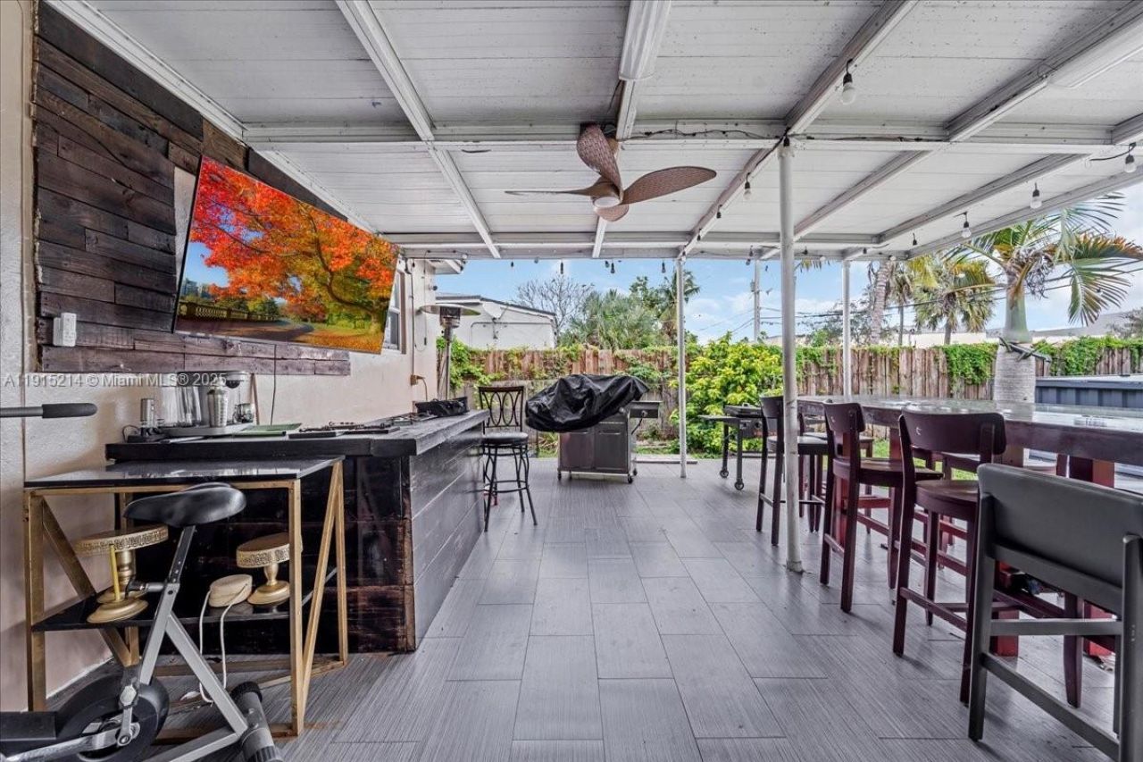 640 NE 168th St, North Miami Beach, FL 33162 Photo