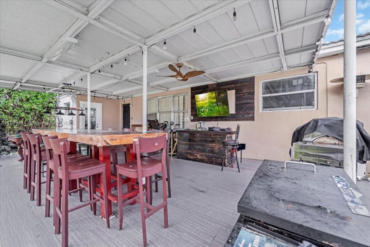 640 NE 168th St, North Miami Beach, FL 33162 Photo