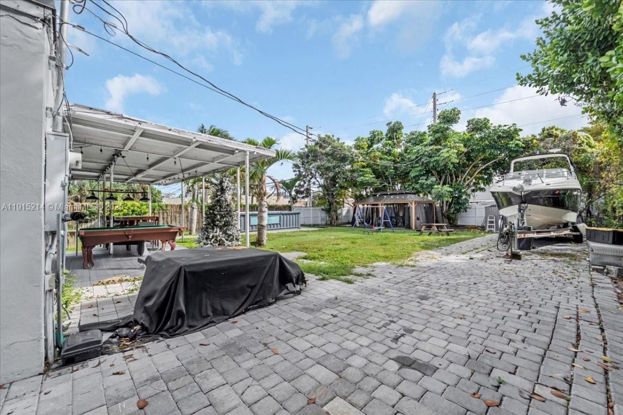 640 NE 168th St, North Miami Beach, FL 33162 Photo