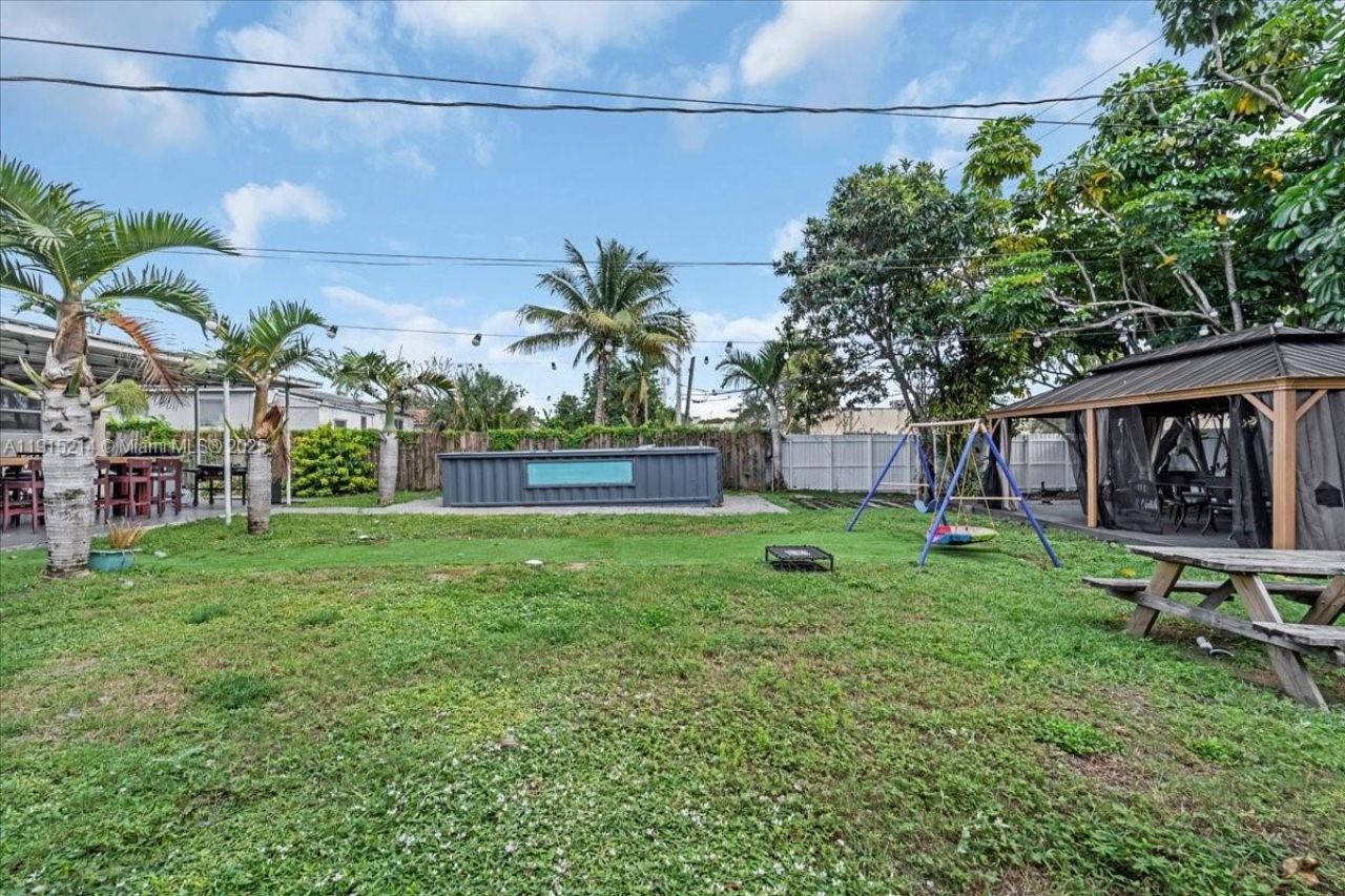 640 NE 168th St, North Miami Beach, FL 33162 Photo