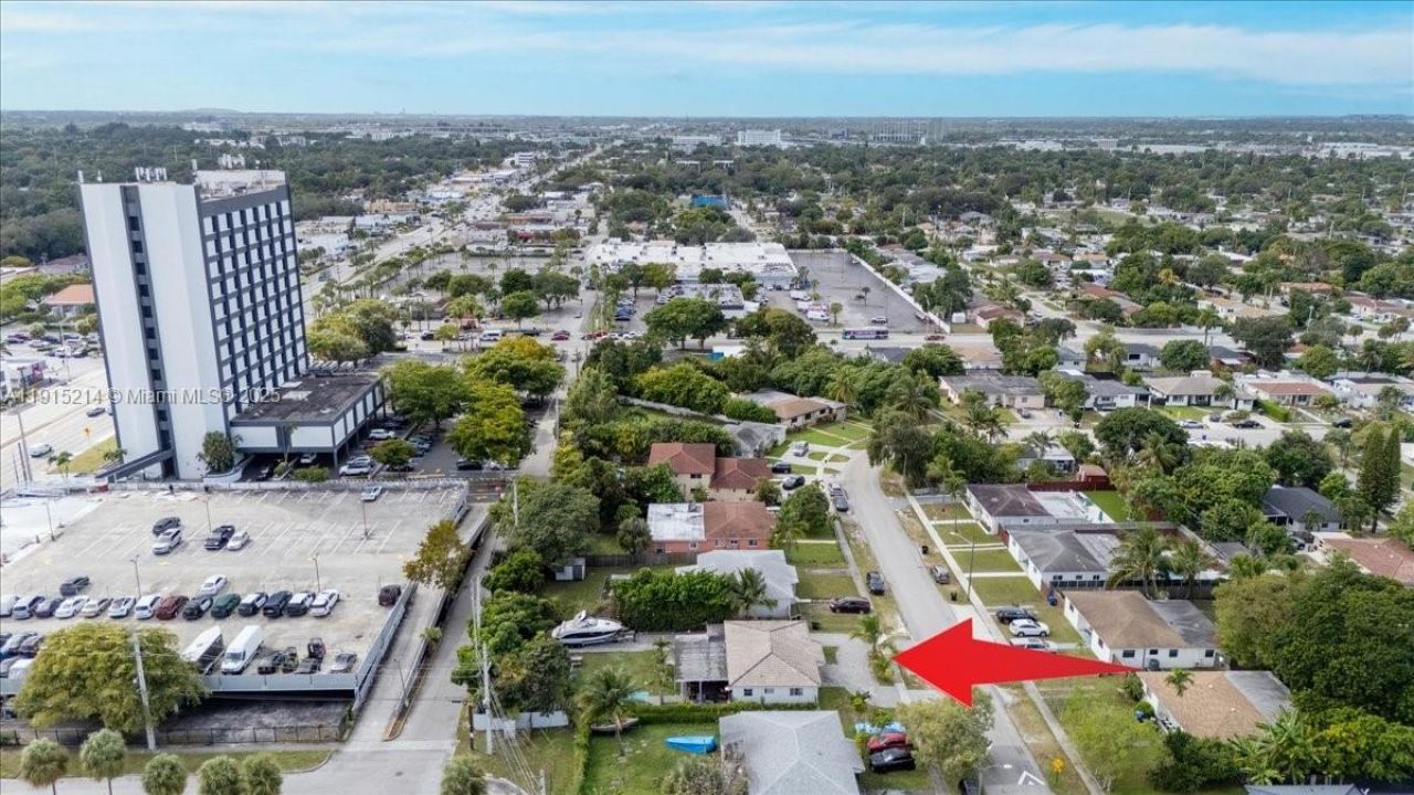 640 NE 168th St, North Miami Beach, FL 33162 Photo
