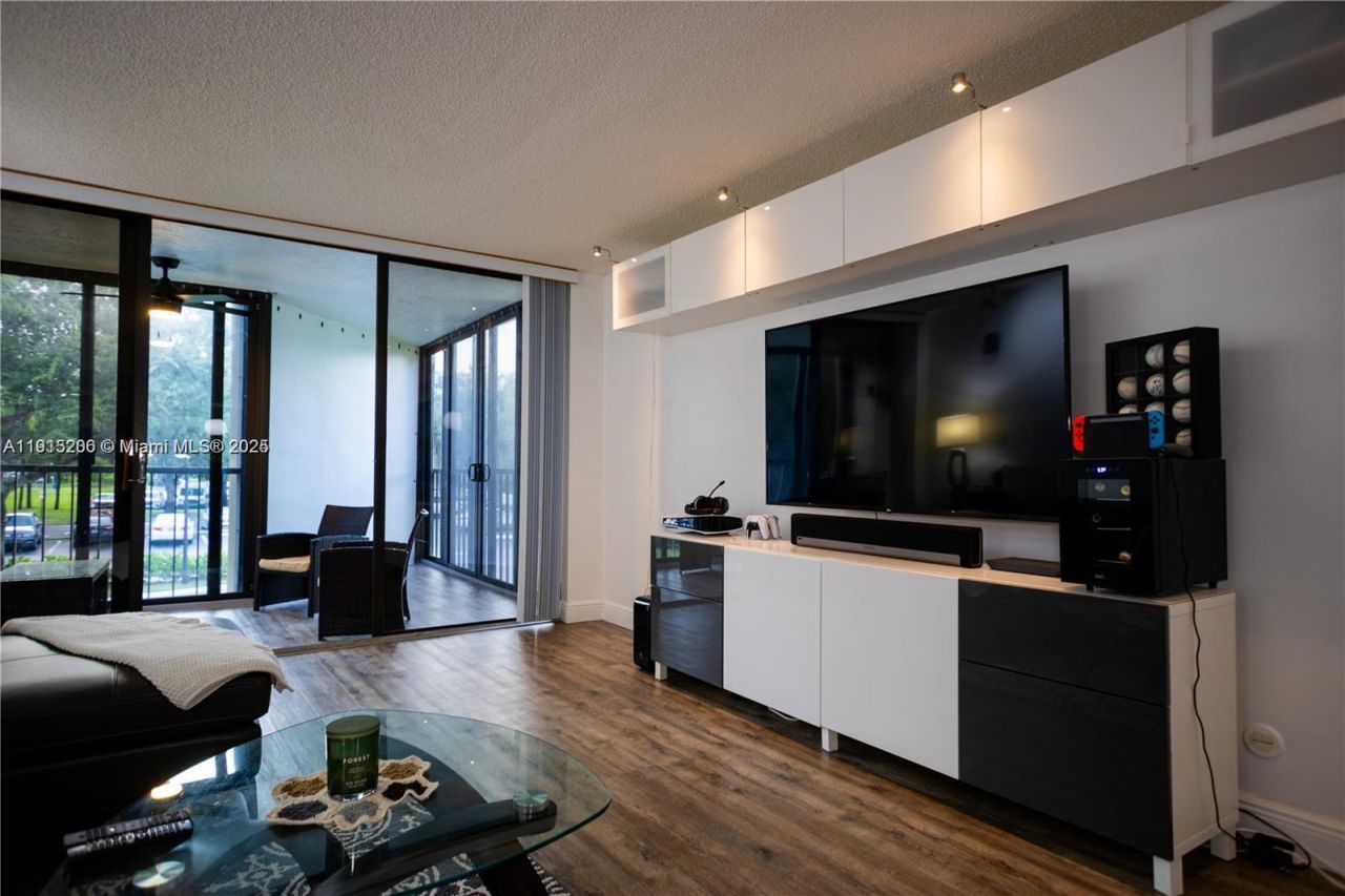 16100 Golf Club Rd, Unit 202, Weston, FL 33326 Photo