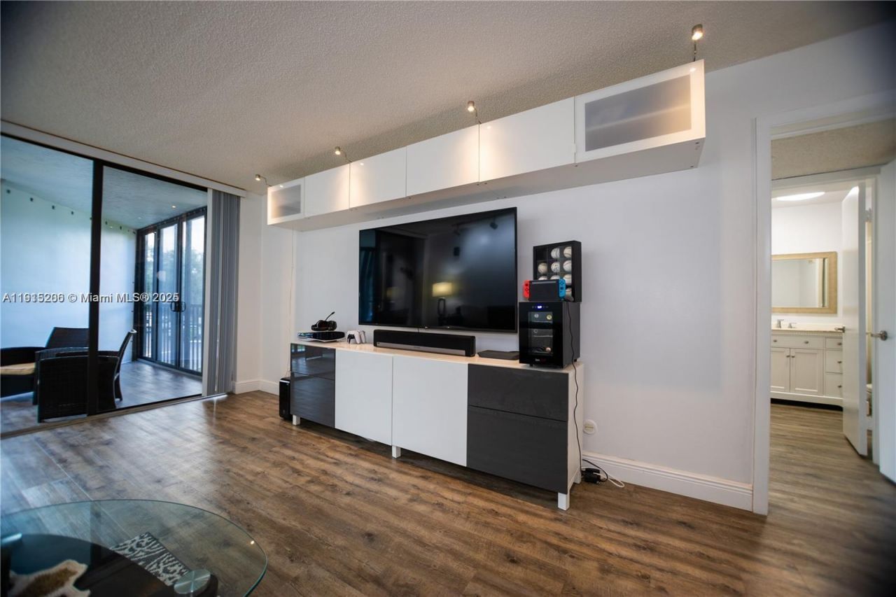 16100 Golf Club Rd, Unit 202, Weston, FL 33326 Photo