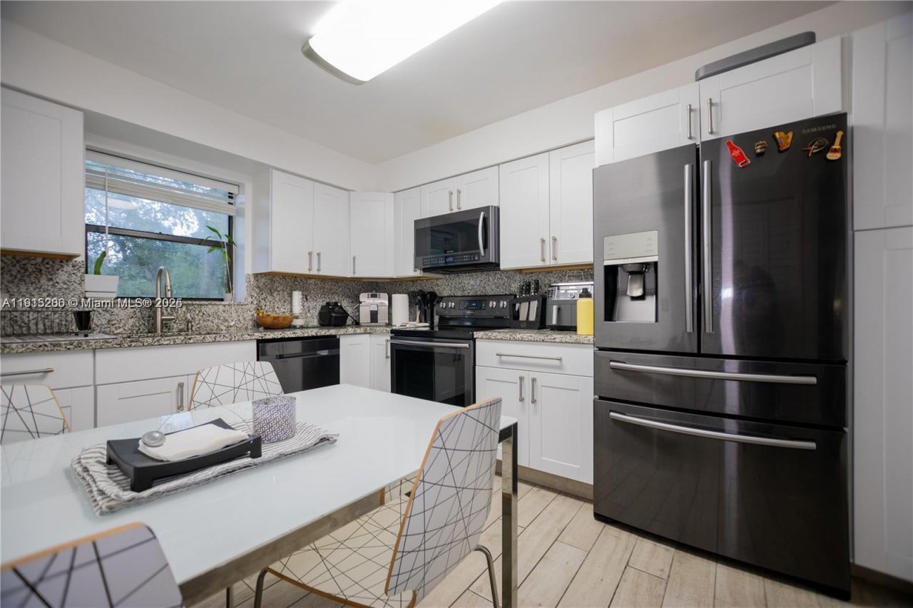 16100 Golf Club Rd, Unit 202, Weston, FL 33326 Photo