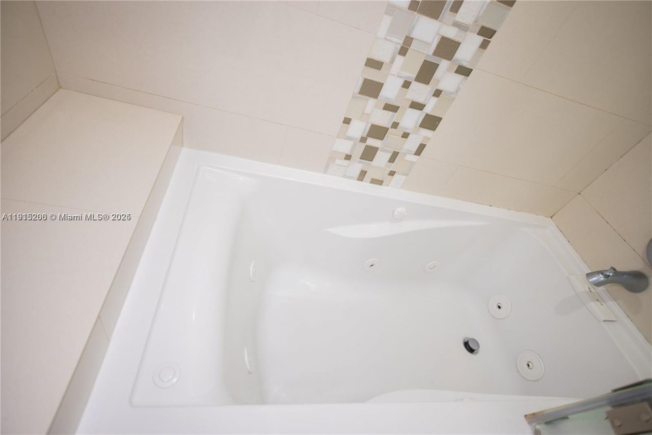 16100 Golf Club Rd, Unit 202, Weston, FL 33326 Photo