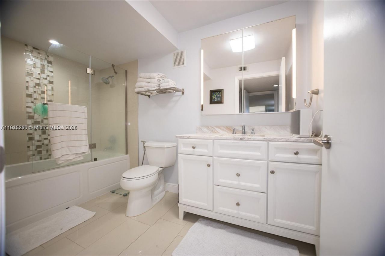 16100 Golf Club Rd, Unit 202, Weston, FL 33326 Photo