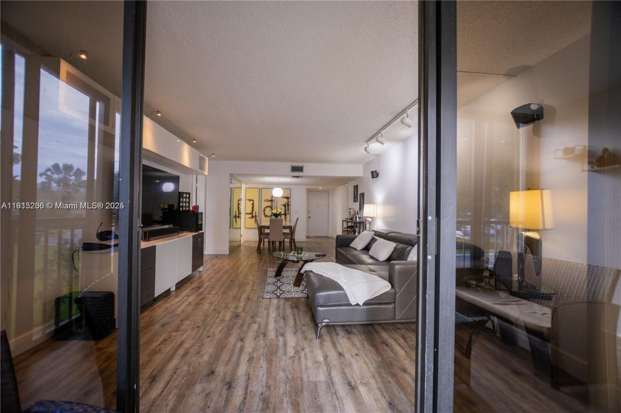 16100 Golf Club Rd, Unit 202, Weston, FL 33326 Photo